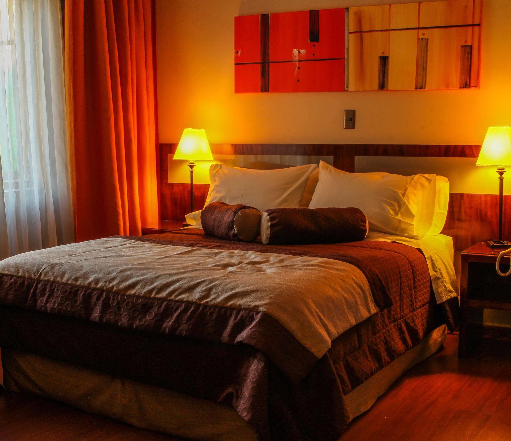 Hotel Libertador Santiago Buitenkant foto